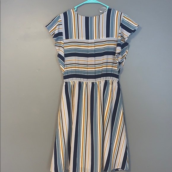 Striped flutter sleeve dress - Picture 3 of 3